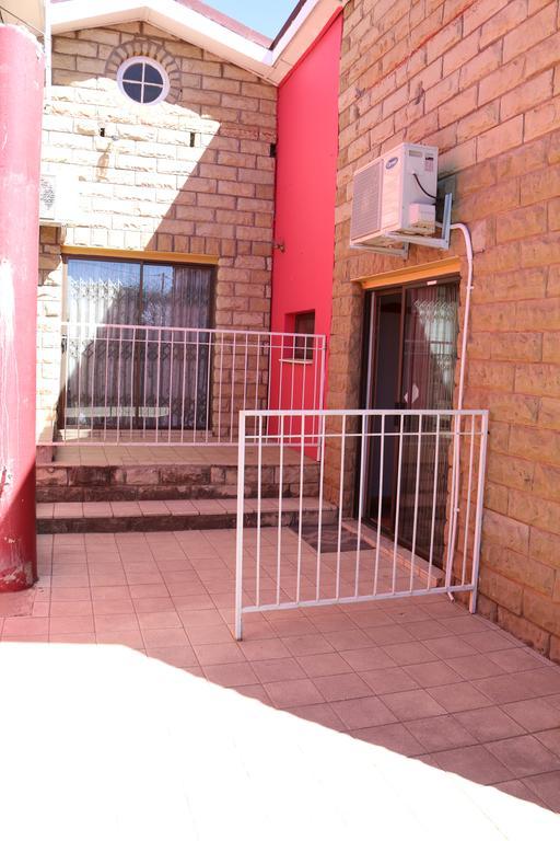 Guesthouse Seilatsatsi Maseru Buitenkant foto